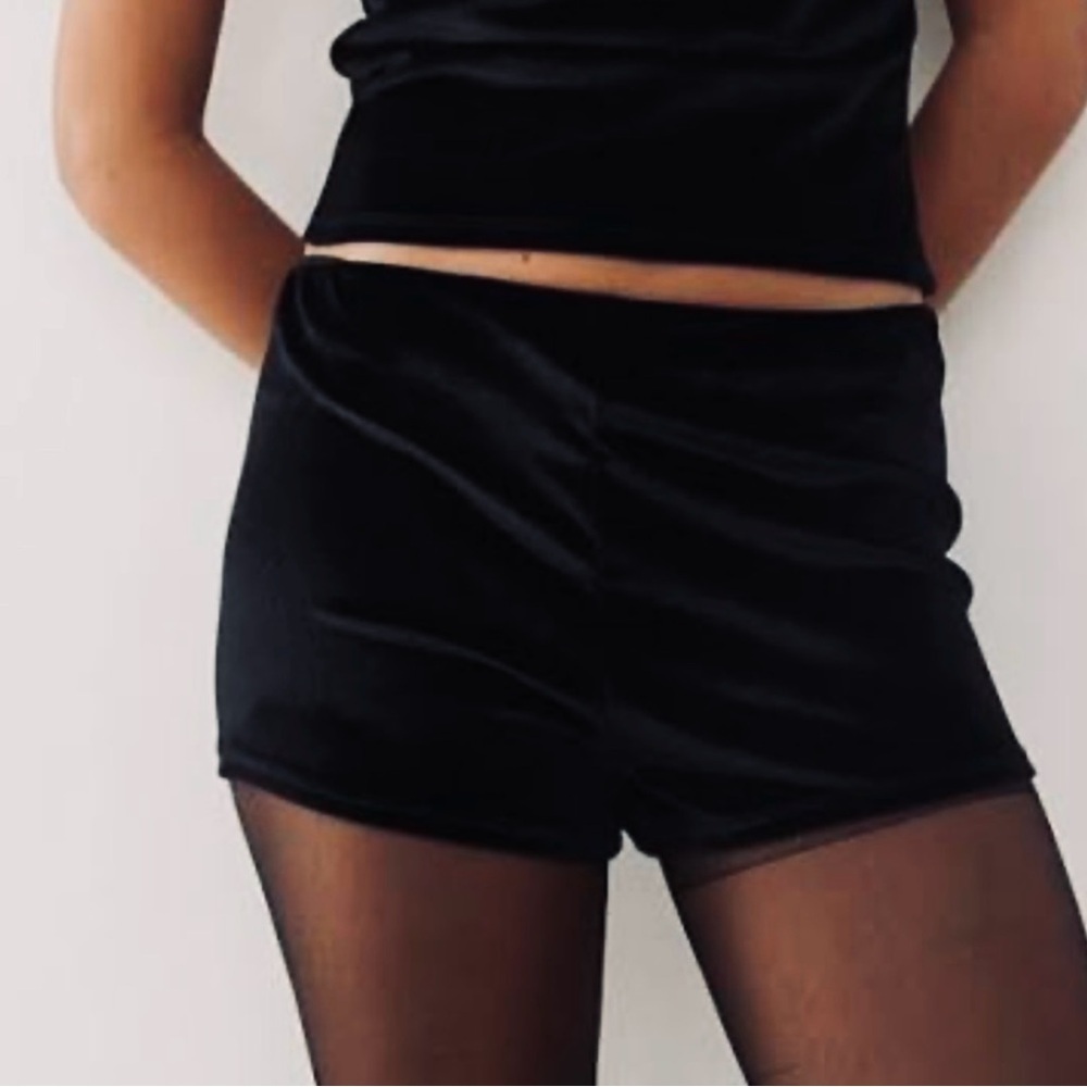 Express Black Velvet High Rise Shorts Soft Luxe Party Going Out Size Large